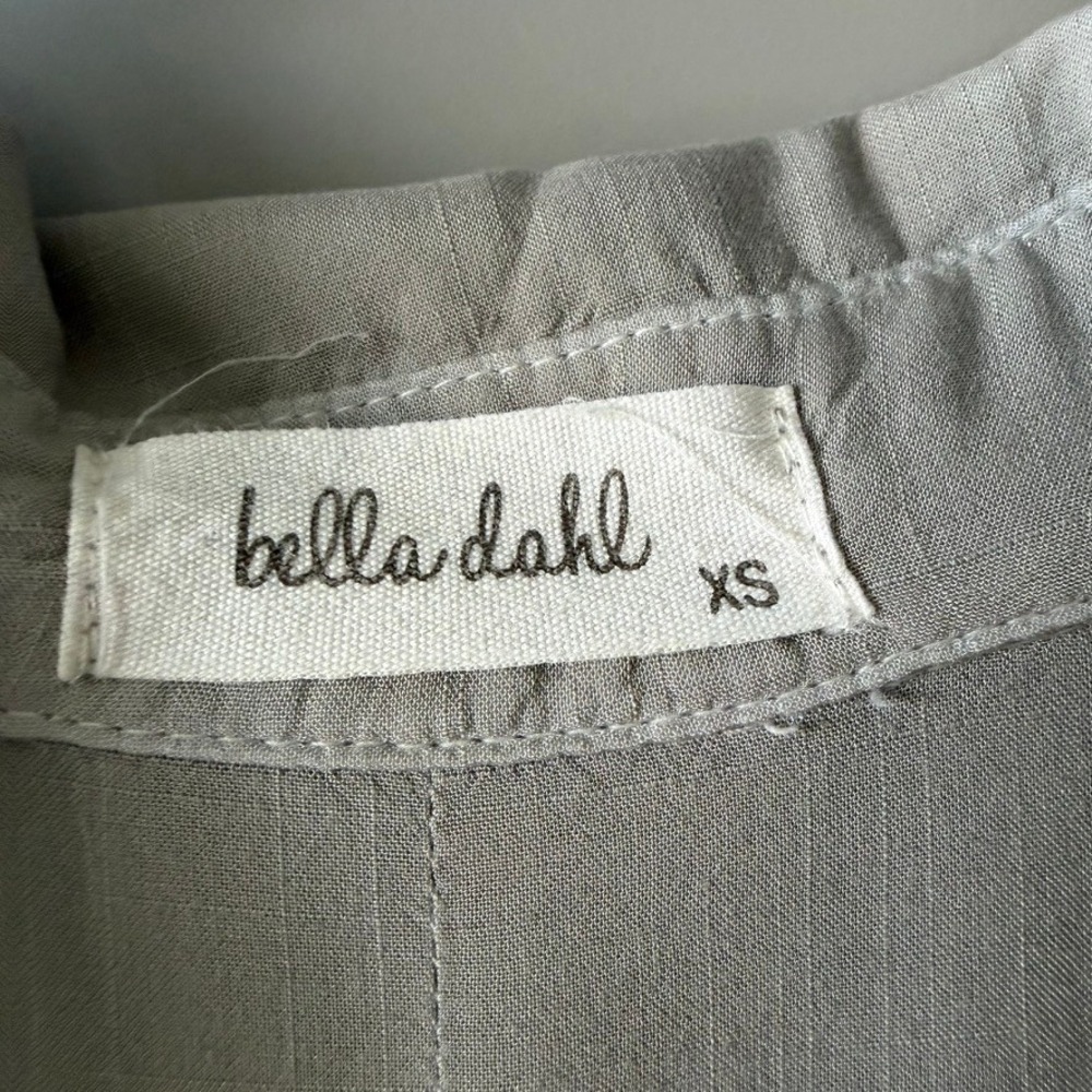 Bella Dahl Split Back Button‎ Down Shirt Womens XS Taupe 100% Rayon Made USA - Picture 3 of 16
